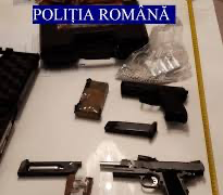 Doi bărbați din Târgoviște, respectiv Lucieni suspectați că au deținut în mod ilegal arme