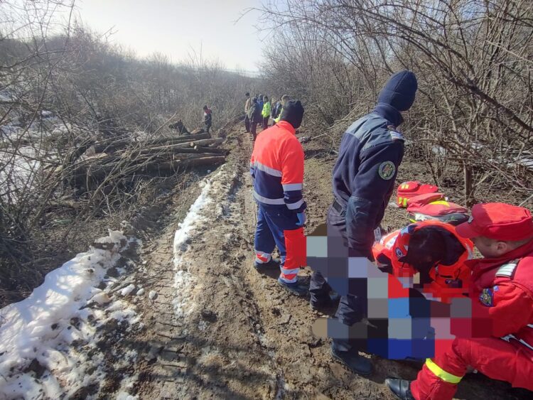 Intervenție în cazul unui eveniment produs ca urmare a răsturnarii unui atelaj hipo in orașul Găești, sat Arsuri
