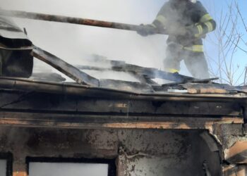 Intervenție în cazul unui incendiu izbucnit la o casă în localitatea Șelaru