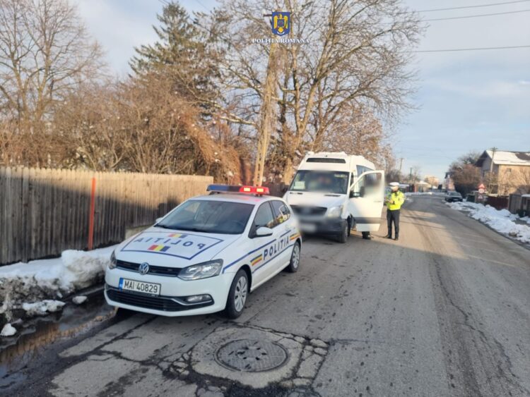 Sofer de microbuz prins băut la volan