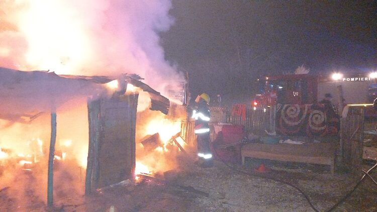 Incendiu izbucnit la o casă din localitatea Vlădeni