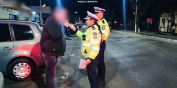 Polițiștii dâmbovițeni au aplicat peste 400 de sancțiuni contravenționale, au reținut 19 permise de conducere și au retras 22 de certificate de înmatriculare