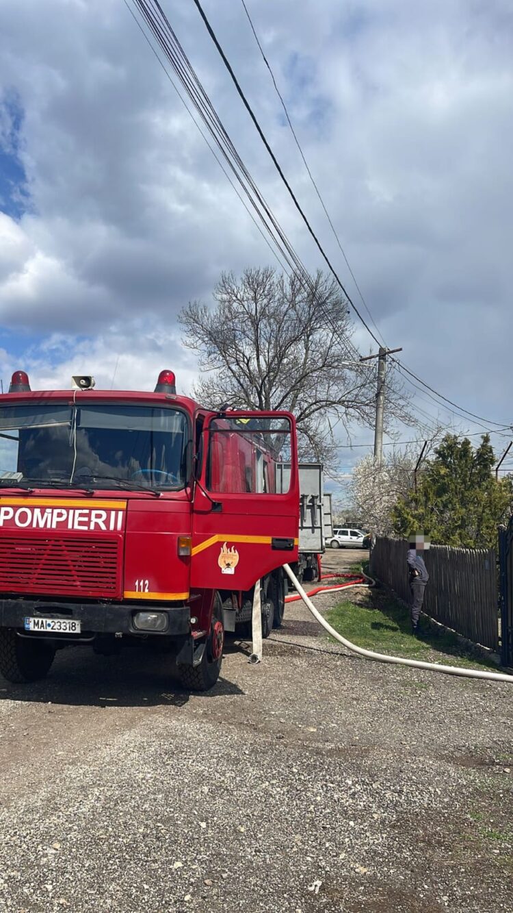 Incendiu izbucnit la o casă în localitatea Broșteni