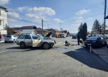 Intervenție în cazul unui accident rutier produs în localitatea Voinesti