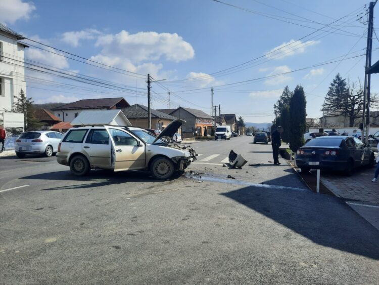 Intervenție în cazul unui accident rutier produs în localitatea Voinesti