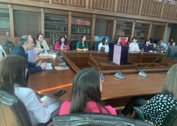 La Facultatea de Ştiinţe Economice a Universităţii „Valahia” din Târgovişte s-a desfăşurat masa rotundă „Implicarea universităţilor în dezvoltarea locală – experienţa României (judeţul Dâmboviţa) şi cea a Canadei (regiunea Québec)”.