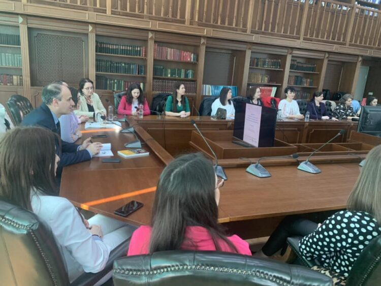 La Facultatea de Ştiinţe Economice a Universităţii „Valahia” din Târgovişte s-a desfăşurat masa rotundă „Implicarea universităţilor în dezvoltarea locală – experienţa României (judeţul Dâmboviţa) şi cea a Canadei (regiunea Québec)”.