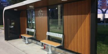 A început montarea noilor stații de călători