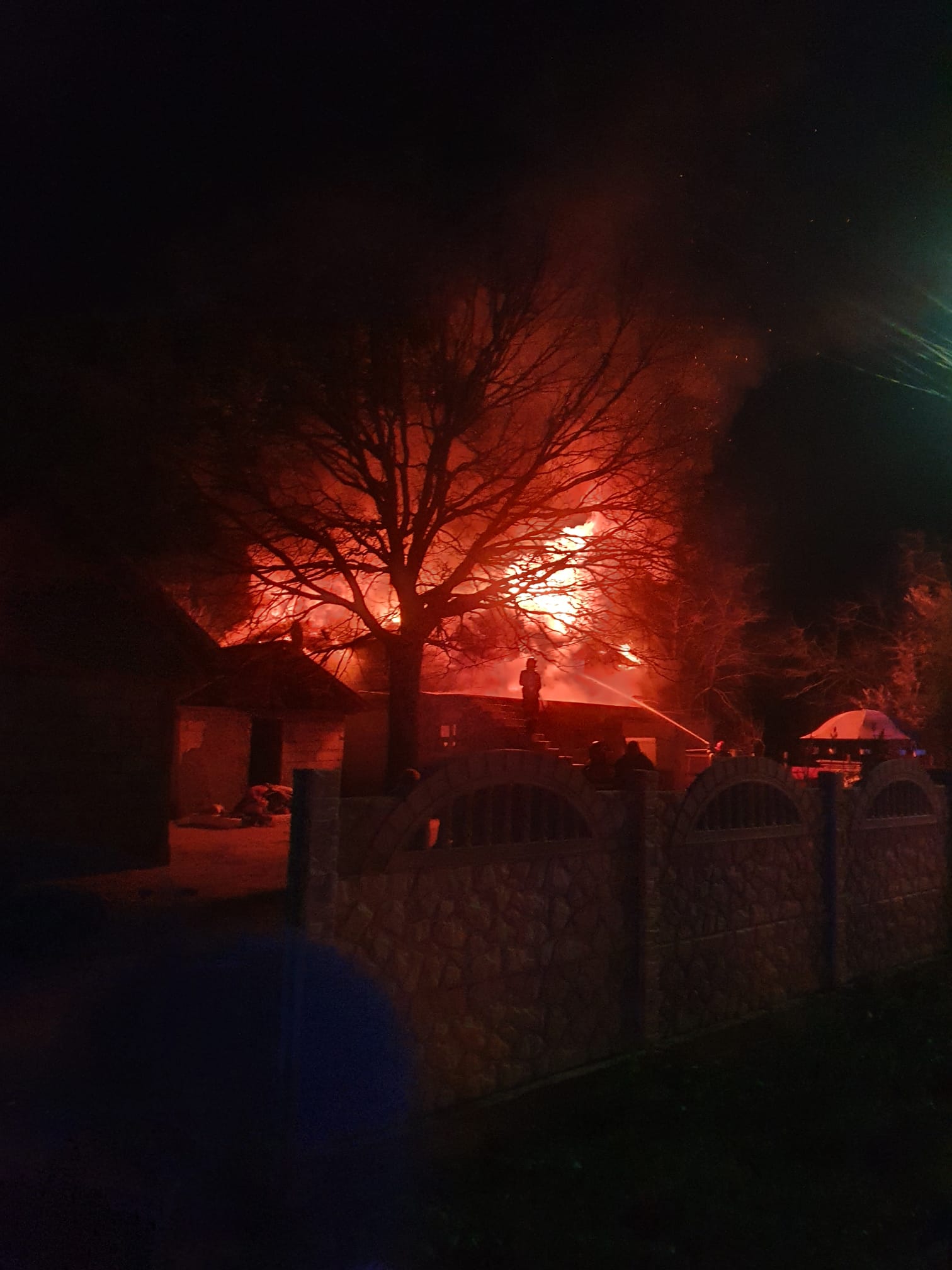 Un nou incendiu a izbucnit în această seară la o casă în localitatea Odobești