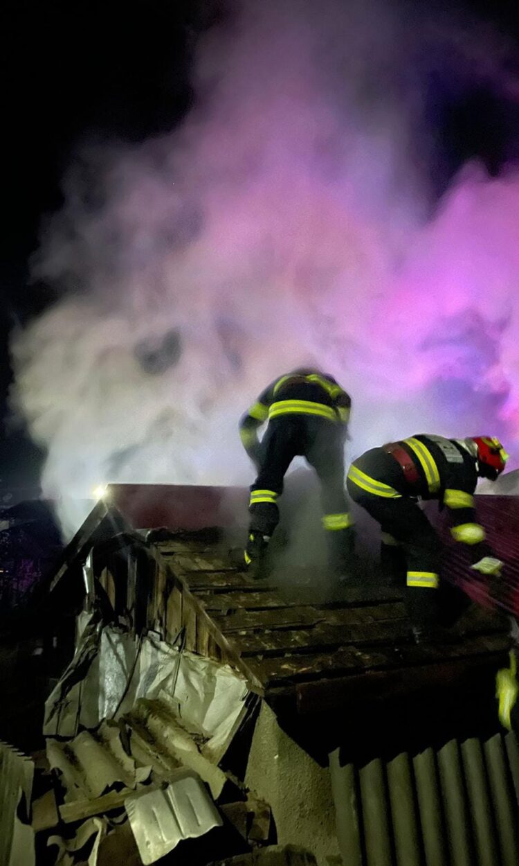 Incendiu izbucnit la o anexă gospodărească în comuna Mătăsaru