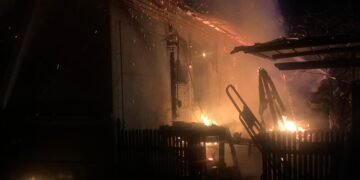 Noaptea trecută pompierii au fost solicitați pentru stingerea unui incendiu izbucnit la o casă în comuna Dragomirești, sat Râncaciov