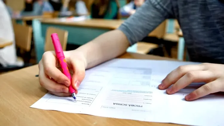 4.270  absolvenți ai clasei a VIII-a vor susține simularea Evaluării Naționale în județul Dâmbovița