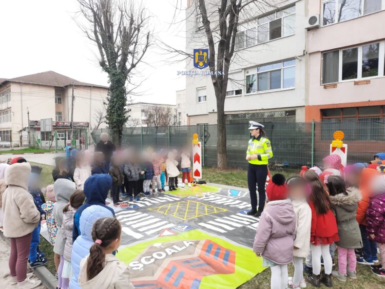 Polițiștii dâmbovițeni continuă sesiunile de informare