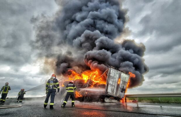 Incendiu izbucnit la un camion în comuna Ulmi
