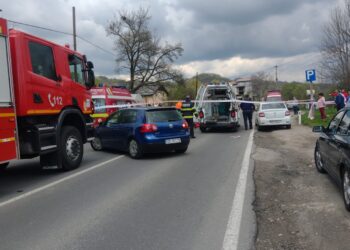 Intervenție în cazul unui accident rutier produs între un autoturism și o motocicletă în comuna Moțăieni, sat Moțăieni