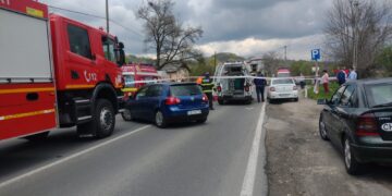 Intervenție în cazul unui accident rutier produs între un autoturism și o motocicletă în comuna Moțăieni, sat Moțăieni