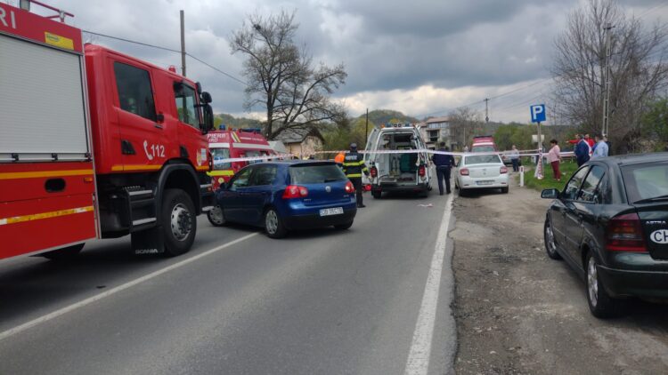 Intervenție în cazul unui accident rutier produs între un autoturism și o motocicletă în comuna Moțăieni, sat Moțăieni