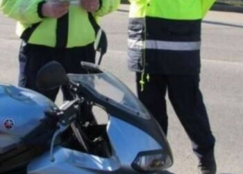 Bărbat de 32 de ani din comuna Răzvad prins fără permis în timp ce conducea un moped