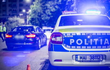 Polițiștii din cadrul Secției nr. 8 Poliție Rurală Valea Mare au oprit pentru control  în localitatea Măgura, un autoturism condus de un tânăr de 17 ani, din comuna Hulubești