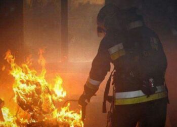 Incendiu izbucnit la un tablou electric pe casa scării unui bloc din orașul Găești, str. Unirii