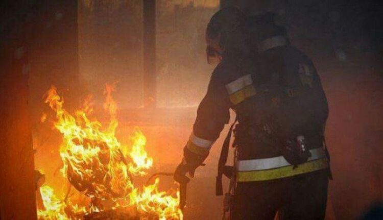 Incendiu izbucnit la un tablou electric pe casa scării unui bloc din orașul Găești, str. Unirii