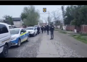 VIDEO- Polițiștii Municipiului Târgoviște au pus în aplicare 12 mandate de percheziție domiciliară, în comuna Cojasca