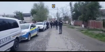 VIDEO- Polițiștii Municipiului Târgoviște au pus în aplicare 12 mandate de percheziție domiciliară, în comuna Cojasca