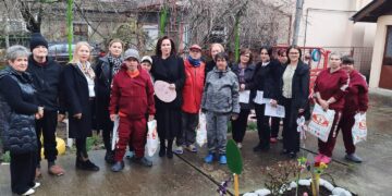 Organizația Județeană a Femeilor Social-Democrate Dâmbovița le-a făcut o surpriză plăcută persoanelor din Locuința Protejată Mara, Centrul de Servicii Comunitare „Floarea Speranței” din Pucioasa.