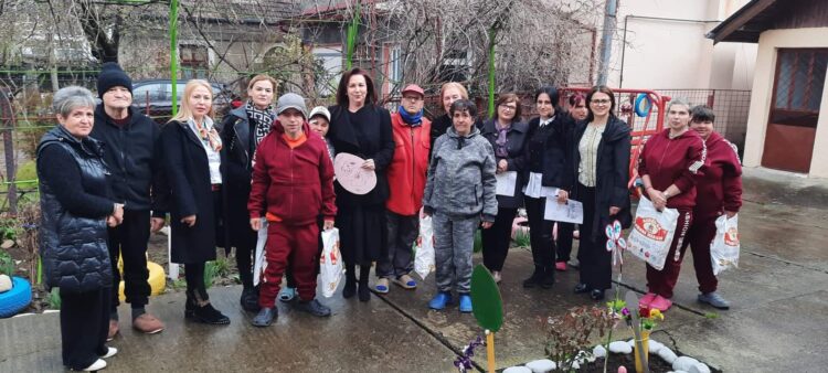 Organizația Județeană a Femeilor Social-Democrate Dâmbovița le-a făcut o surpriză plăcută persoanelor din Locuința Protejată Mara, Centrul de Servicii Comunitare „Floarea Speranței” din Pucioasa.