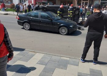 Intervenție în cazul unui accident rutier produs în orașul Pucioasa, str. Republicii