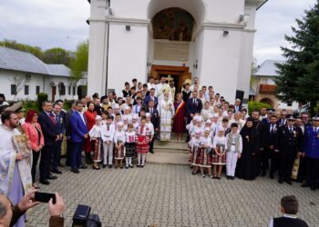 FOTO – ÎN ARHIEPISCOPIA TÂRGOVIȘTEI A FOST SĂRBĂTORIT HRAMUL MÂNĂSTIRII NUCET