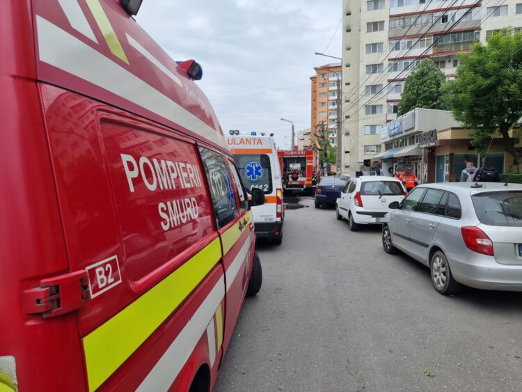 Intervenție în cazul unui incendiu izbucnit la un apartament în municipiul Târgoviște, bulevardul Unirii