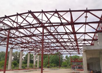 Sala de sport realizată de Primăria Târgoviște în campusul Universității ”Valahia” prinde contur