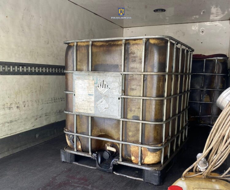Depistat de polițiști în timp ce transporta un recipient cu substanță cu miros specific de motorină