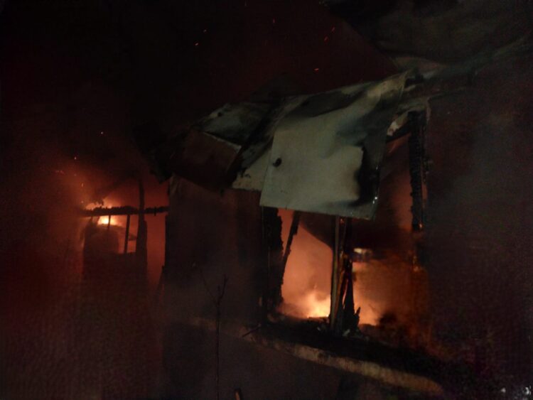 Incendiu izbucnit la o casă în localitatea Conțești
