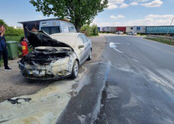 Incendiu produs la un autoturism  în comuna Corbii Mari