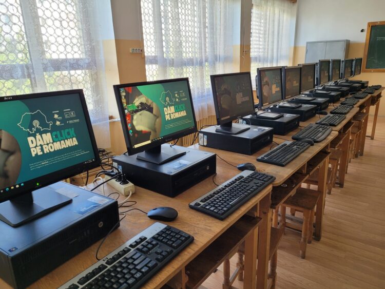 3 instituții educaționale din județul Dâmbovița vor primi calculatoare prin proiectul Dăm Click pe România