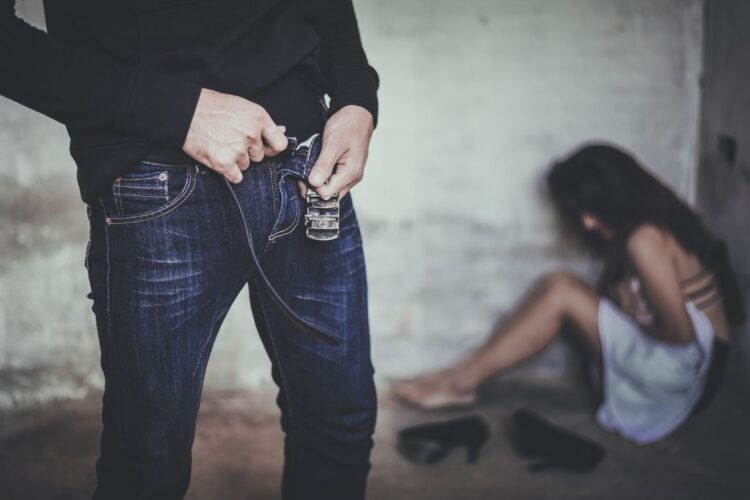 Reținut pentru 24 de ore sub aspectul săvârșirii infracțiunii de viol