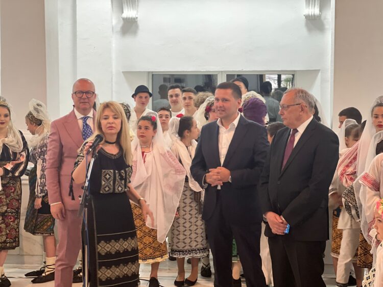 VIDEO- ZILELE JUDEȚULUI DÂMBOVIȚA AU DEBUTAT CU MARATONUL TRADIȚIILOR DÂMBOVIȚENE