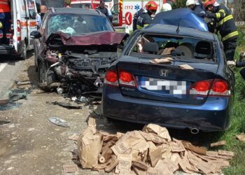 Intervenție în cazul unui accident rutier produs în localitatea Dărmănești
