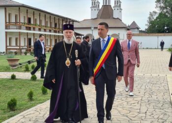 MITROPOLITUL NIFON A PARTICIPAT LA ȘEDINȚA FESTIVĂ A CONSILIULUI JUDEȚEAN DÂMBOVIȚA DE LA POTLOGI CU PRILEJUL MANIFESTĂRILOR DEDICATE ZILELOR JUDEȚULUI