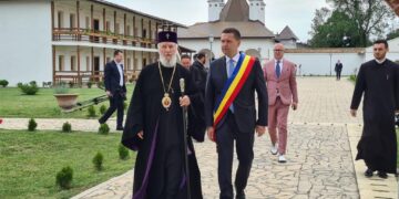 MITROPOLITUL NIFON A PARTICIPAT LA ȘEDINȚA FESTIVĂ A CONSILIULUI JUDEȚEAN DÂMBOVIȚA DE LA POTLOGI CU PRILEJUL MANIFESTĂRILOR DEDICATE ZILELOR JUDEȚULUI