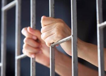 Mandat de executare a unei pedepse privative de libertate, pus în aplicare de polițiști