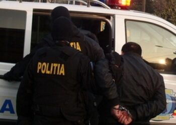 Cercetat de polițiști pentru distrugere, lovire sau alte violențe și tulburarea ordinii și liniștii publice, reținut pentru 24 de ore