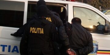 Cercetat de polițiști pentru distrugere, lovire sau alte violențe și tulburarea ordinii și liniștii publice, reținut pentru 24 de ore