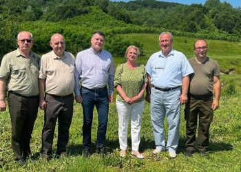 Prefectul Claudia Gilia și Subprefectul Ioan Corneliu Sălișteanu, vizită de lucru în teren, privitoare la acțiunea de împădurire care a avut loc în Perimetrul de ameliorare Toculești – Vulcana Pandele.