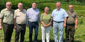 Prefectul Claudia Gilia și Subprefectul Ioan Corneliu Sălișteanu, vizită de lucru în teren, privitoare la acțiunea de împădurire care a avut loc în Perimetrul de ameliorare Toculești – Vulcana Pandele.