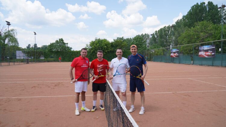 Foto/Video Meci demonstrativ la turneul de tenis „Iubim Dâmbovița”