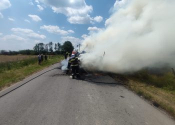 Intervenție în cazul unui incendiu izbucnit la două remorci încărcate cu baloți de paie în comuna Uliești, sat Olteni
