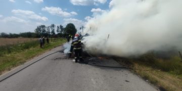 Intervenție în cazul unui incendiu izbucnit la două remorci încărcate cu baloți de paie în comuna Uliești, sat Olteni